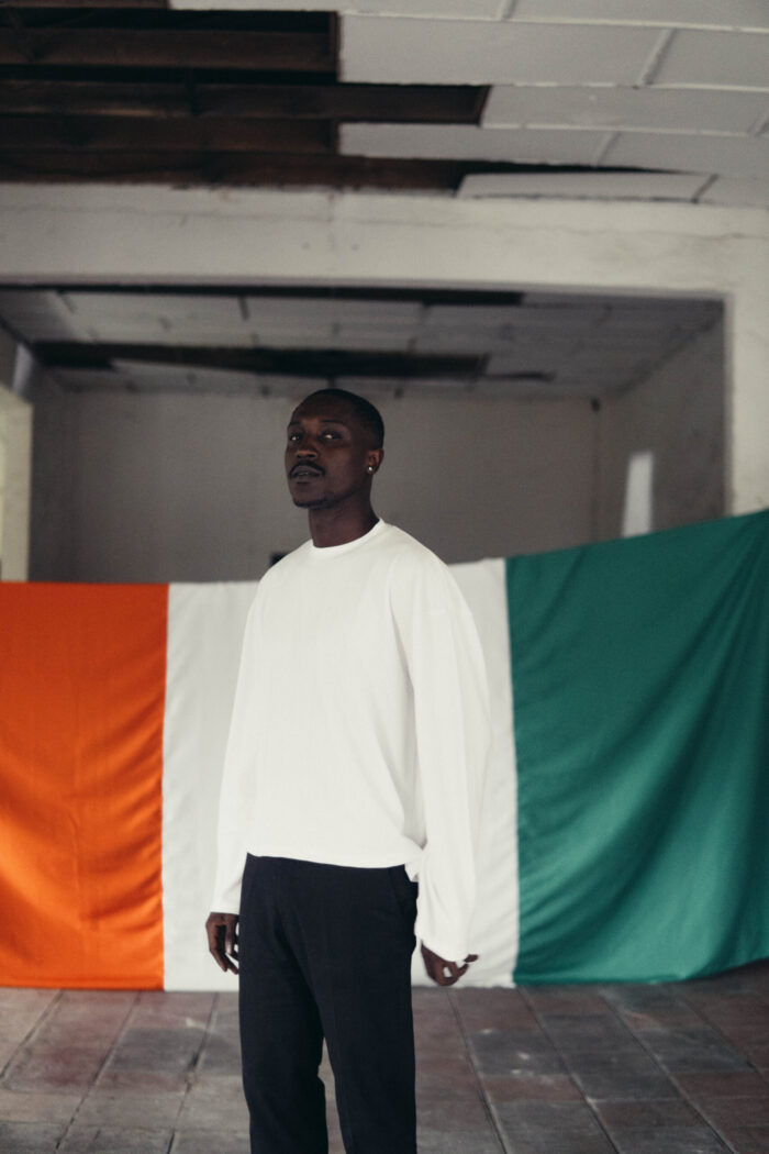 T-Shirt Manches Longues Oversized Boxy Cut est fabriqué à Abidjan 260 GSM T-Shirt Manches Longues Oversized Boxy Cut est fabriqué à Abidjan 260 GSM